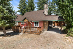 Bear Pause -Walk to lake and Alpine Slides! Beautiful knotty pine interior!